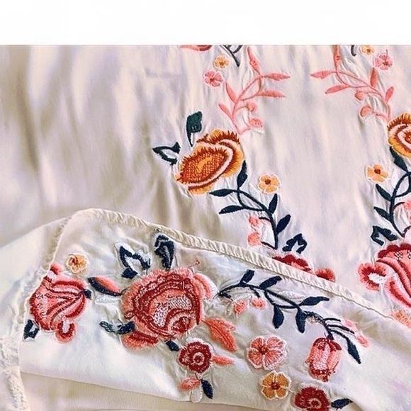 Altar’d State Embroidered Floral Boho Dress Size Medium Flowers Cream Pink Red - Picture 2 of 4
